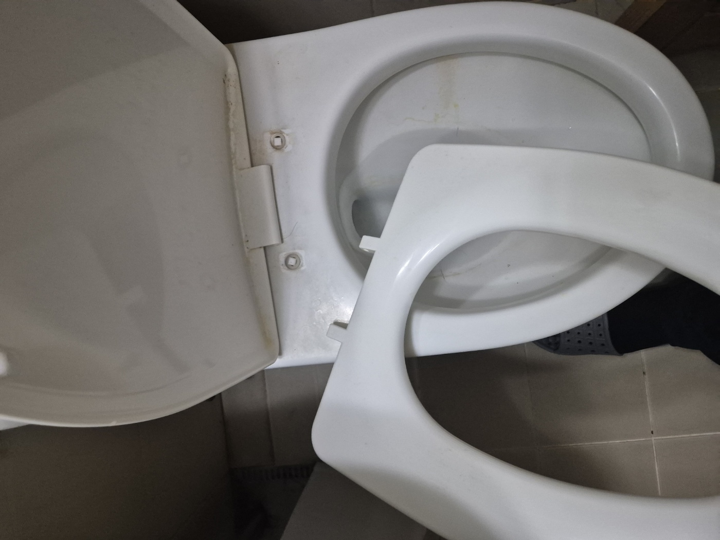 A동 106호 수리 요청드립니다.