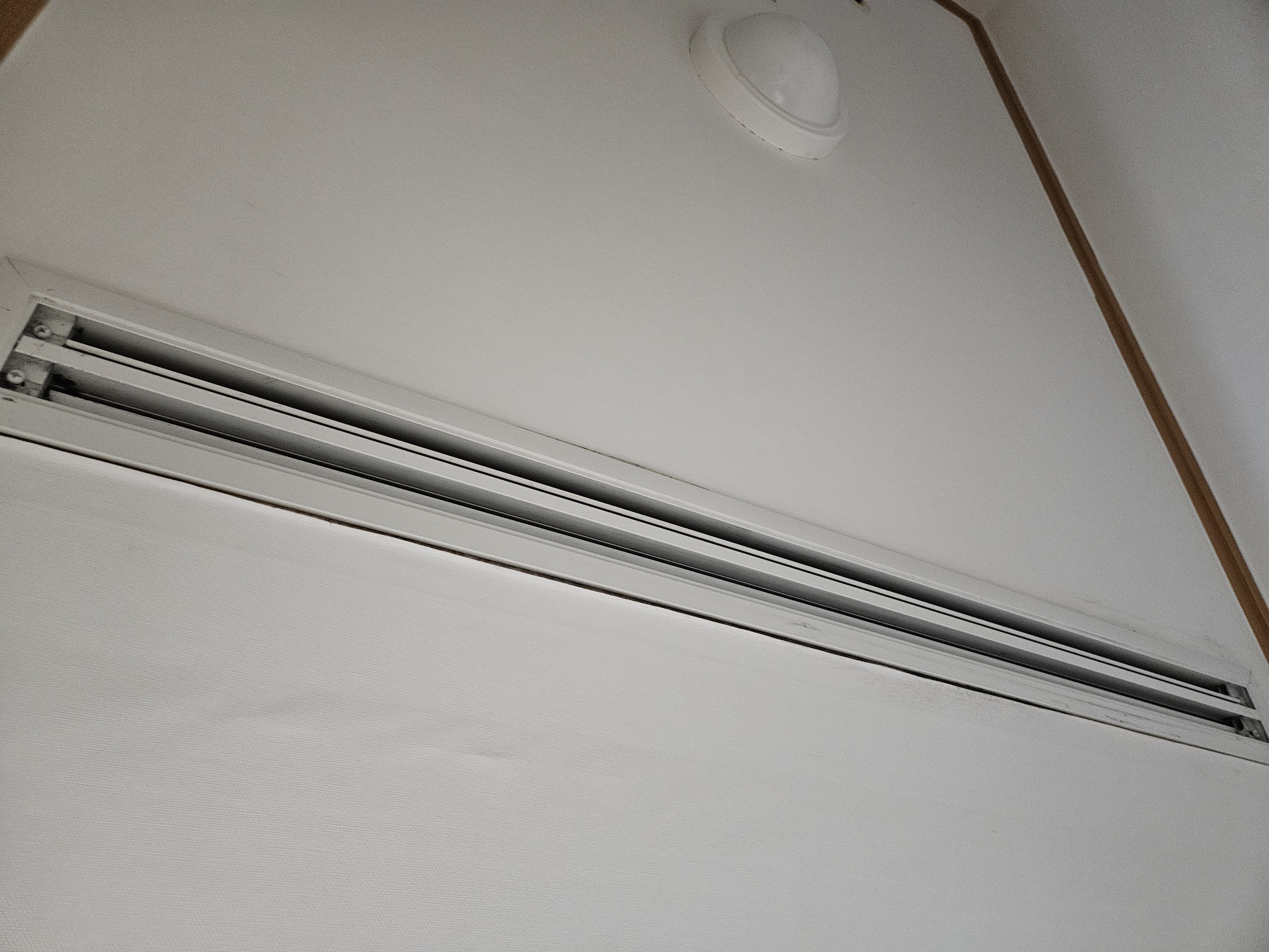 4호관 A419 에어컨에서 이상한 냄새가 납니다