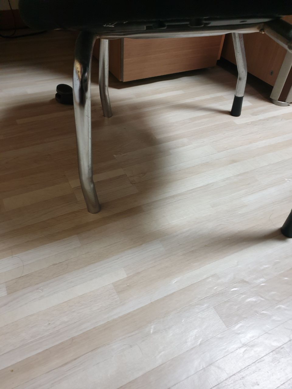 4호관 a125호 의자 수리요청합니다.