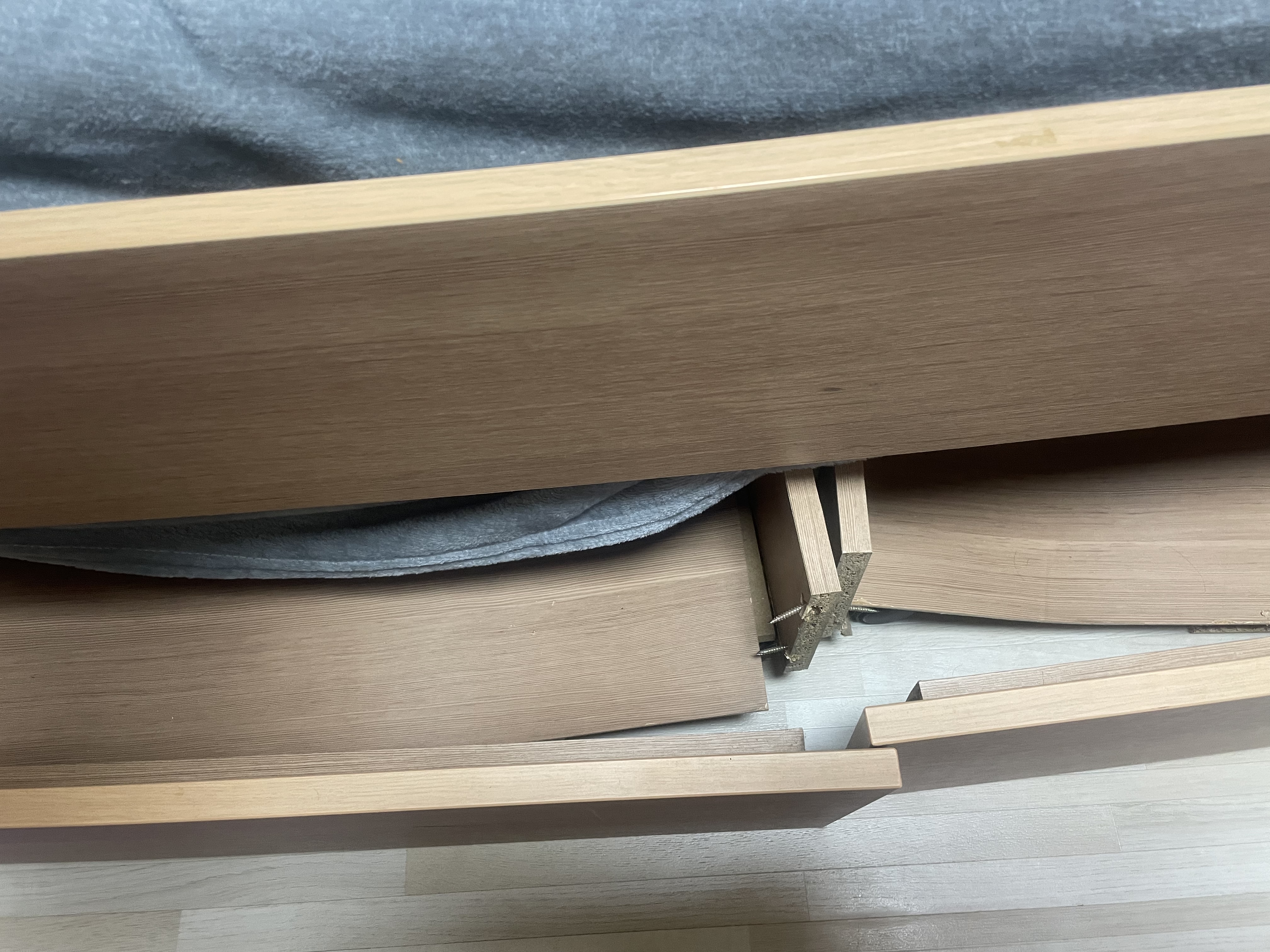 A동 206호 침대 서랍 3개 교체 부탁 드립니다