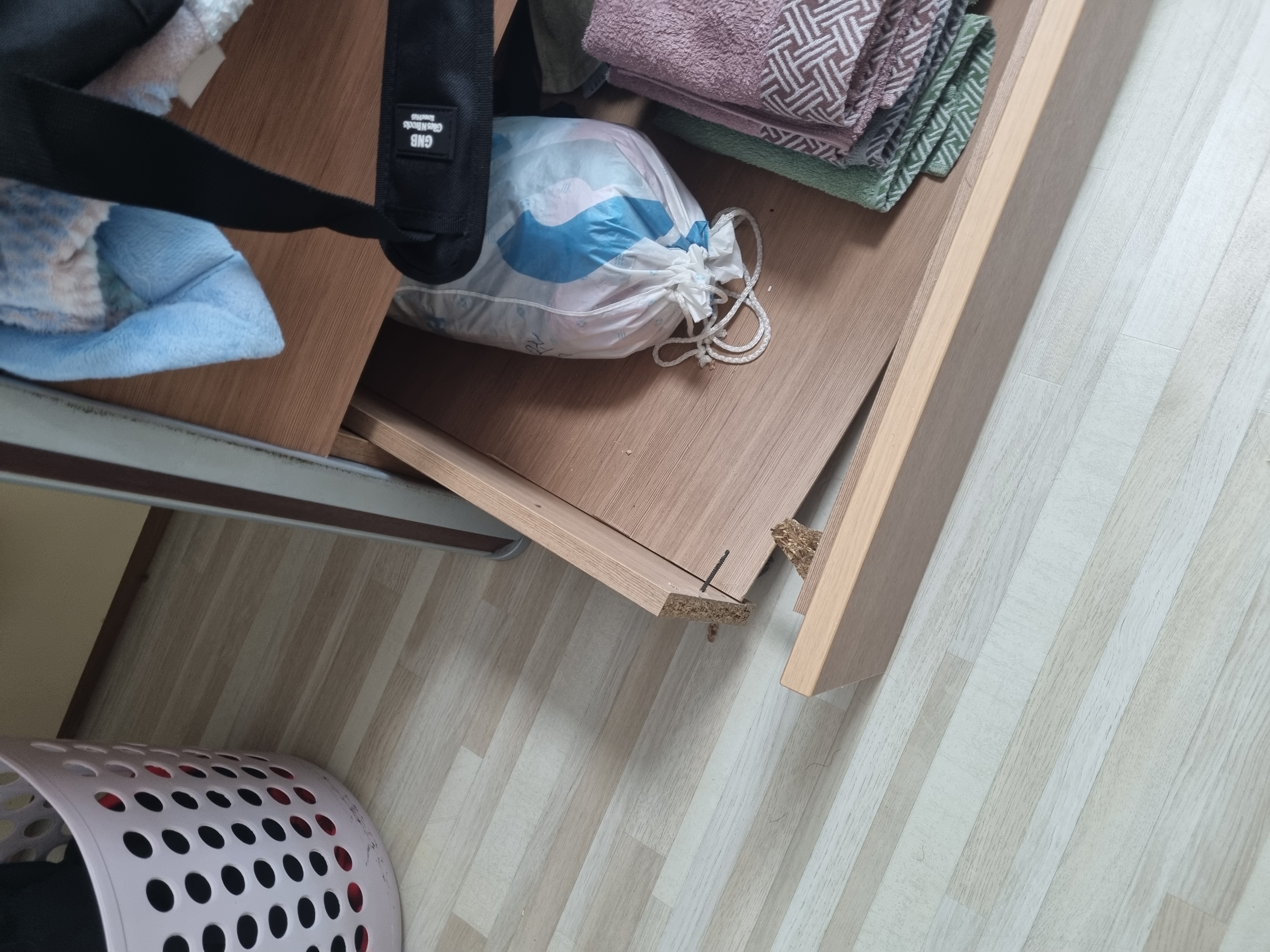 4호관 A동 침대 아래 서랍 수리 신청