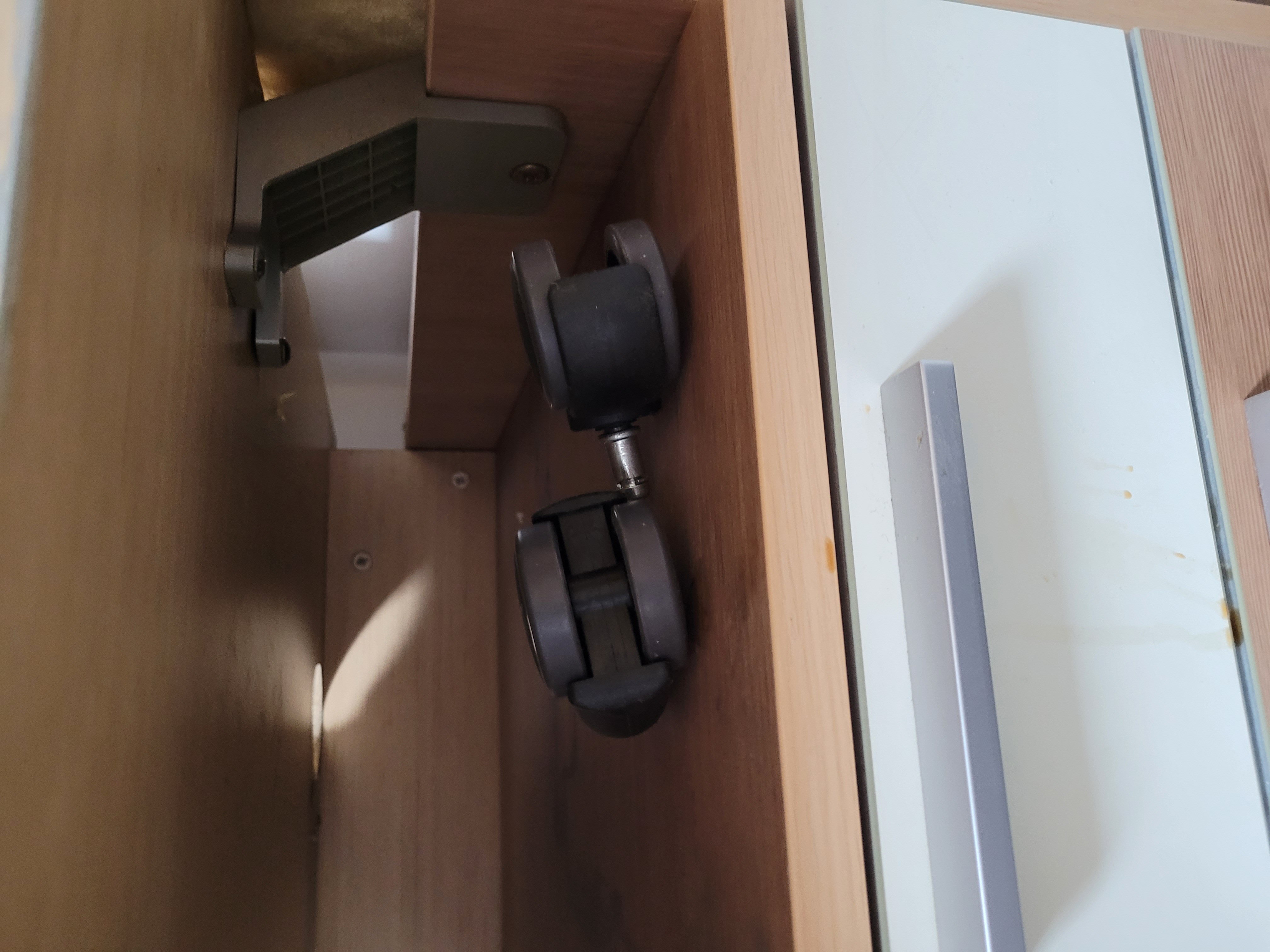 4호관 A126 의자 수리 요청