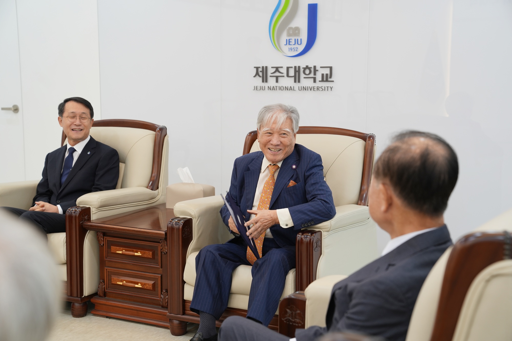 “학교 발전이 곧 제주의 발전” (재)덕산문화재단, 제주대에 21억원 쾌척