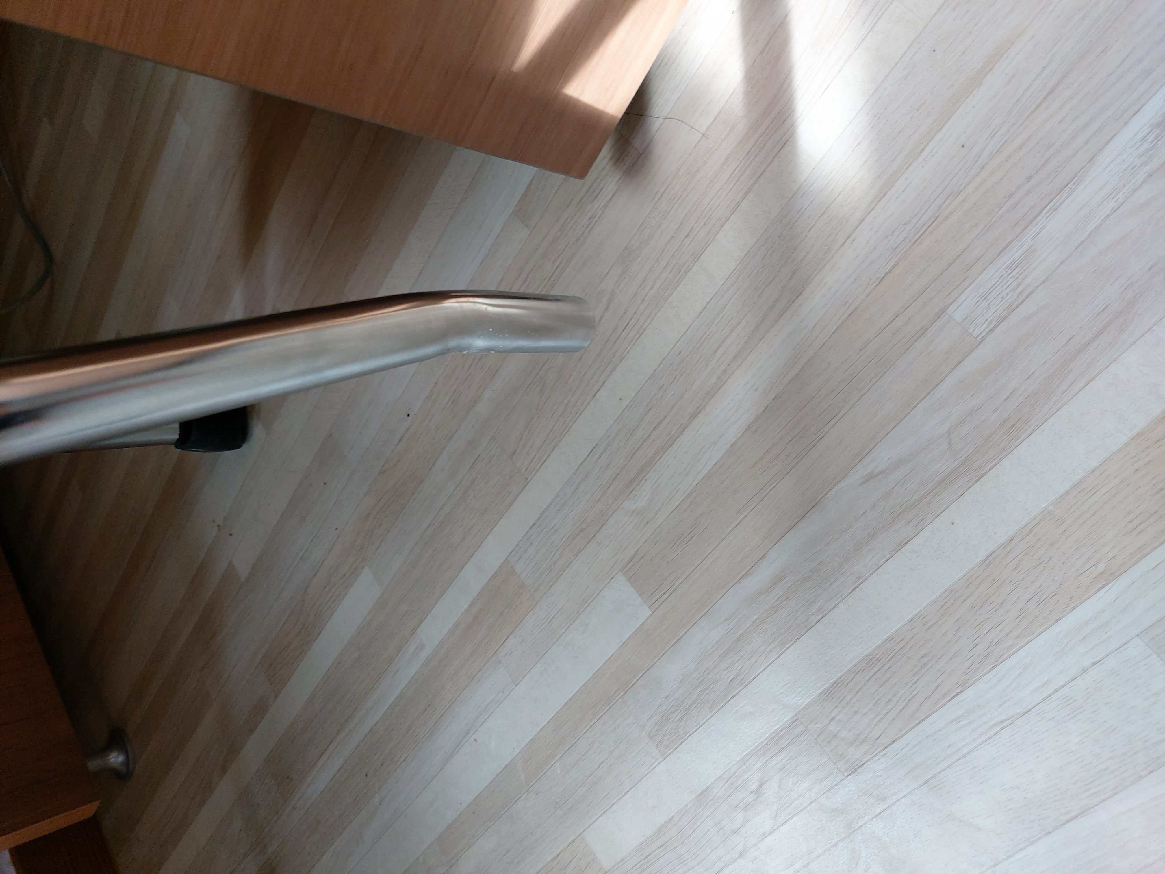 A동 1층 의자 다리, 침대 밑 서랍파손, 신발장파손 문의드립니다