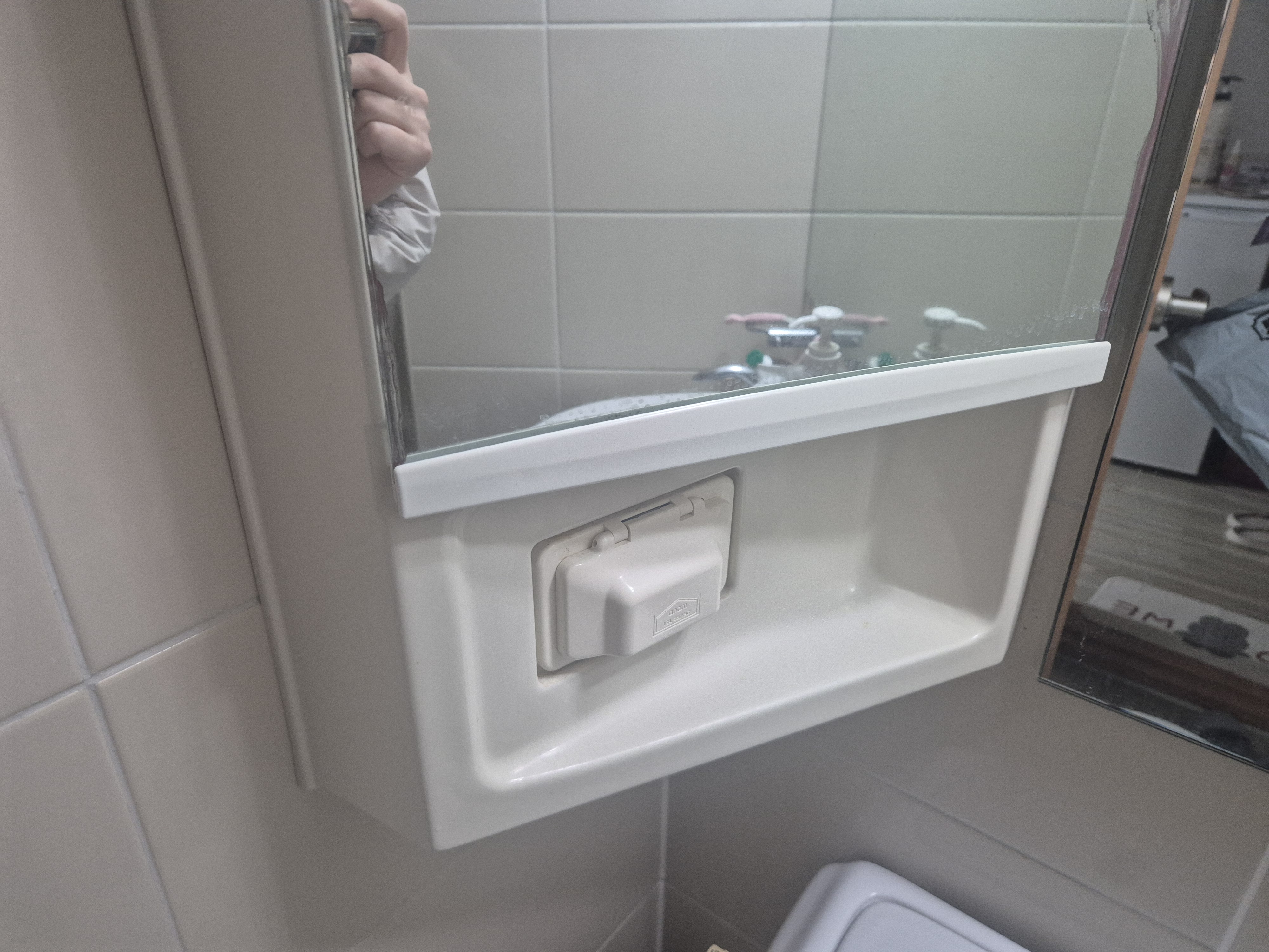 B109호 화장실 콘센트