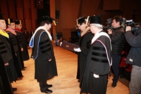 "창조적 도전을"..2013학년도 학위수여식