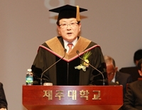 "아시아 명문 도약"..9대 허향진 총장 취임식