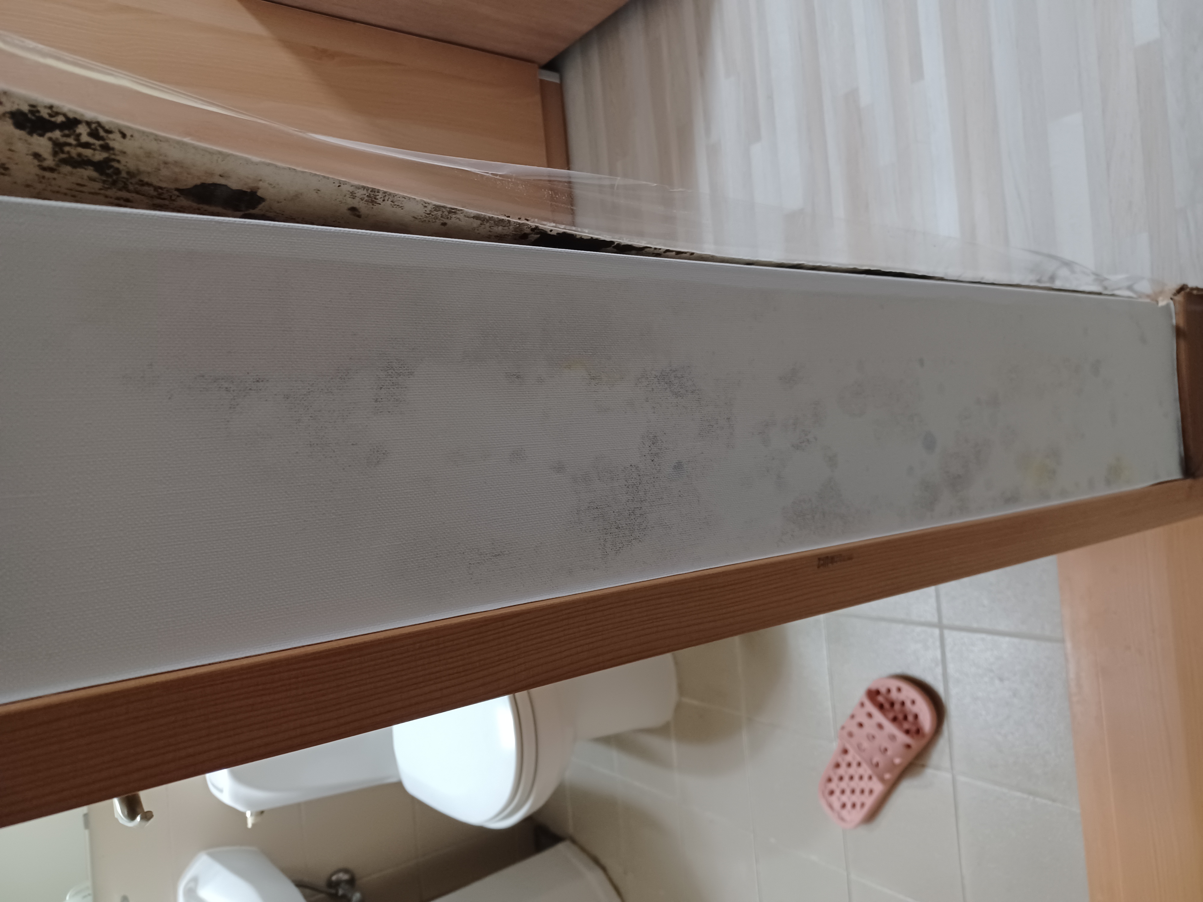 B동 410호 벽지 수리 요청