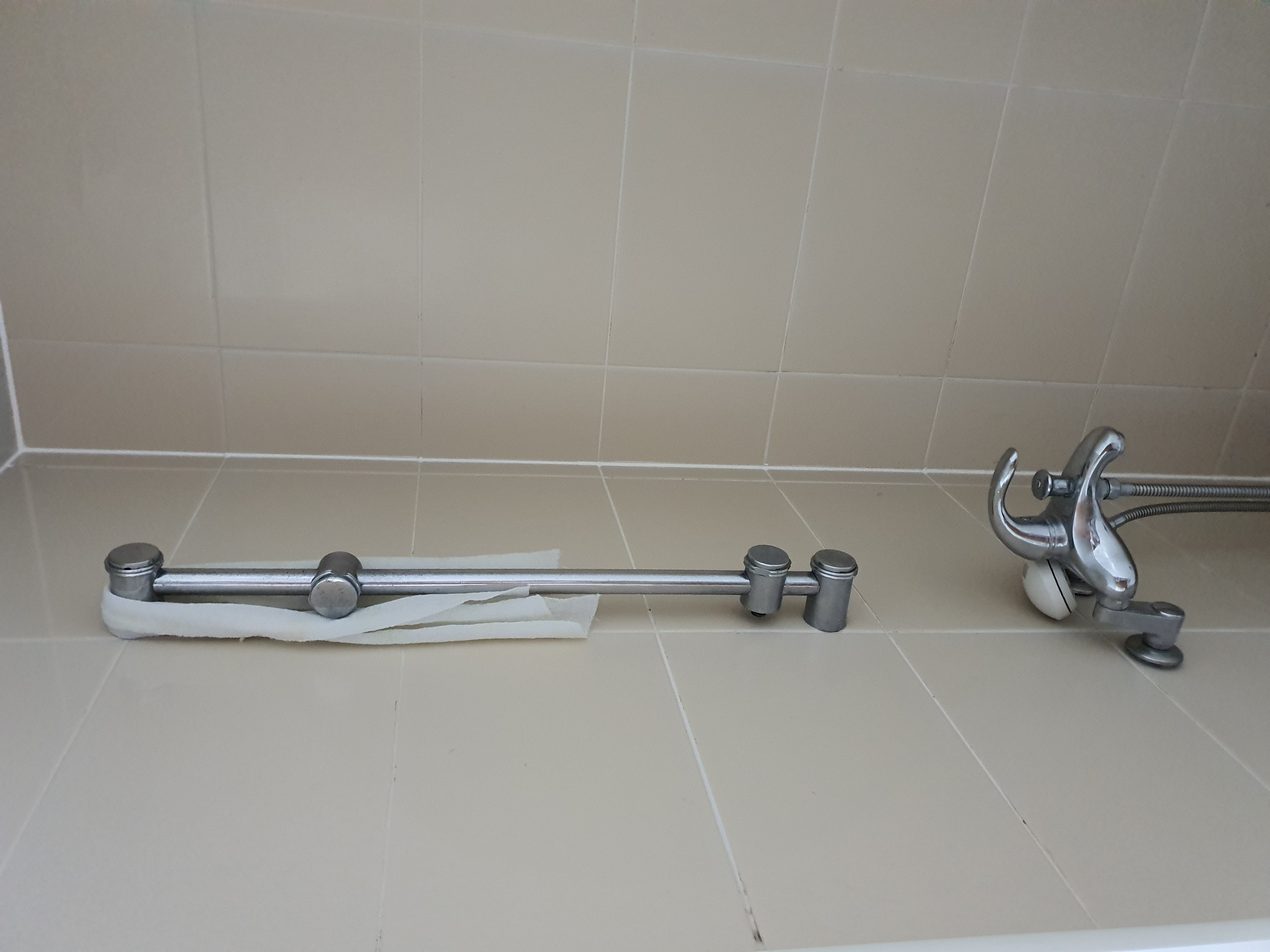 4호관 B동 137호 와이파이 공유기 / 샤워기 헤드