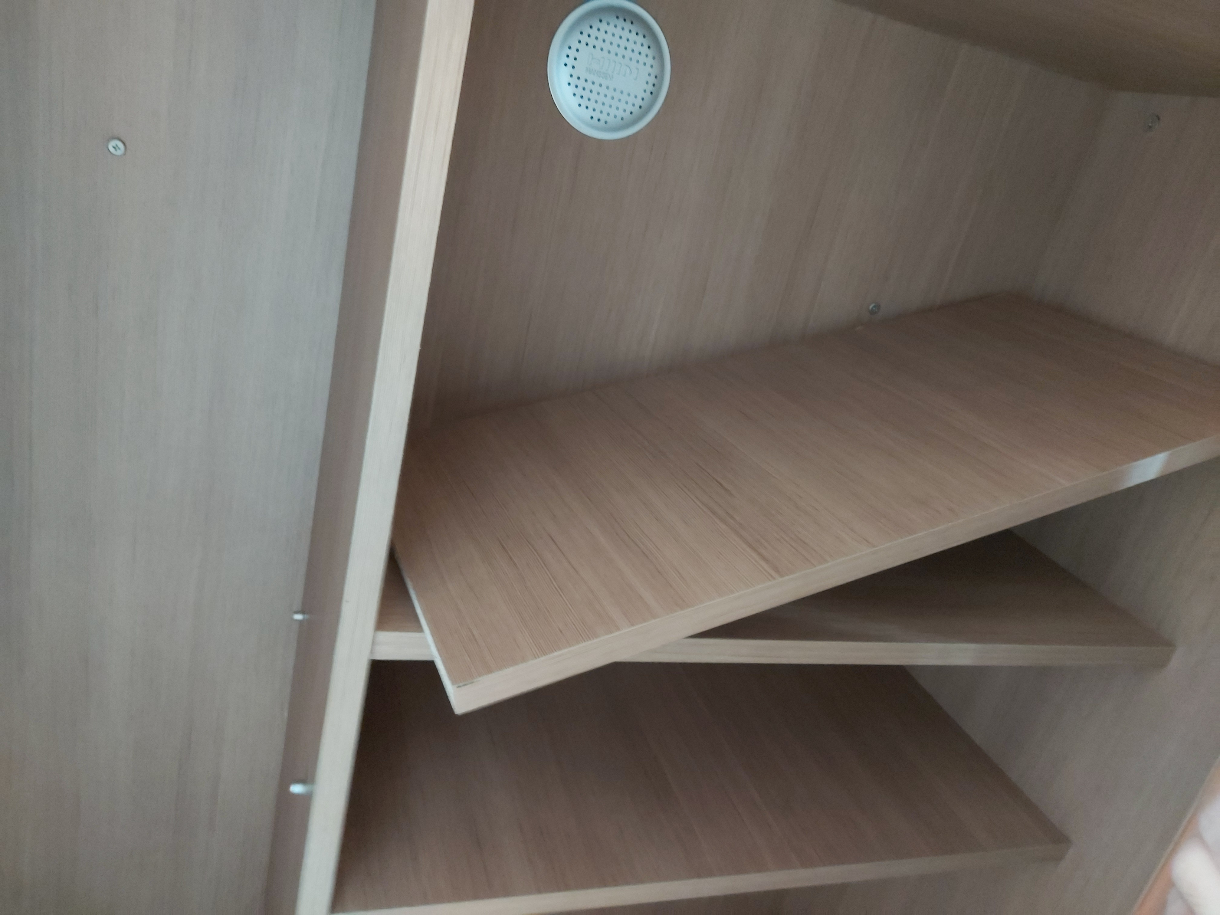 A동 1층 의자 다리, 침대 밑 서랍파손, 신발장파손 문의드립니다